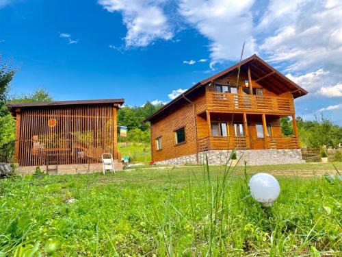 Salatrucel Ski Chalet | Experience Cabana din Livada with Pool in Călimănești