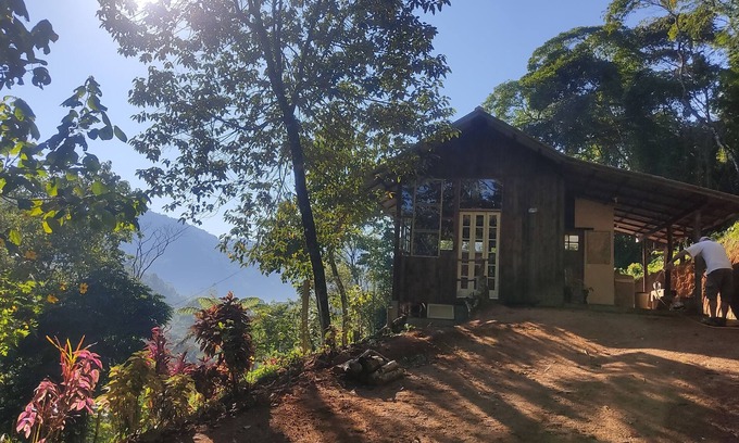 Mury Cottage | Pet-Friendly Cabana do Alto - Sítio Kikiô with Ocean Views