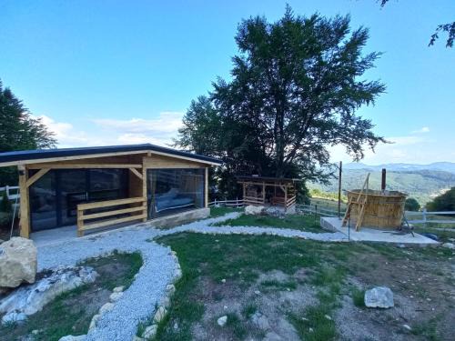 Buces House | Pet-Friendly Cabana Everest View with Pool & Hot Tub