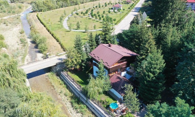 Gura Humorului Cabin | Experience Cabana Gura Voronețului: Oceanfront Family Retreat