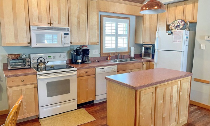 Ocracoke Condo | Cabana II: Ideal Retreat for Couples with Pool Access