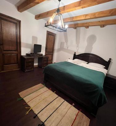 Busteni Cabin | Experience MountHoff Retreat: Family-Friendly Getaway!