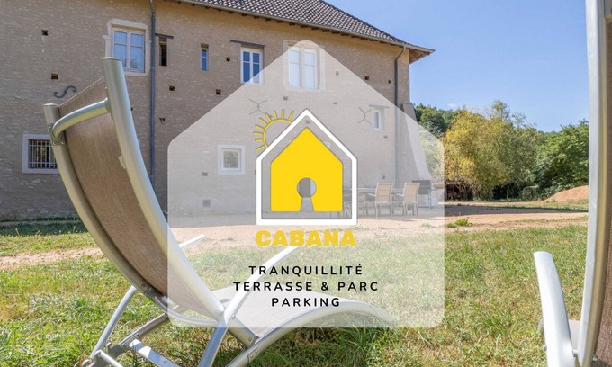 Lugny House | Cozy CABANA & Le Gîte du Château Near Mâcon - Family-Friendly