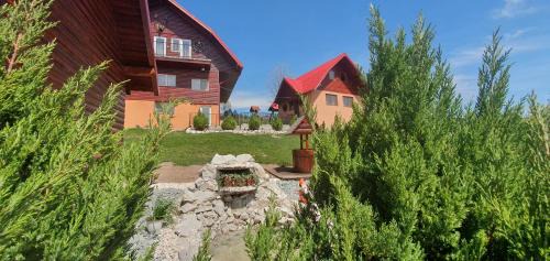 Arieseni House | Family-Friendly Cabana Popasul Vânătorului with Kitchen Access