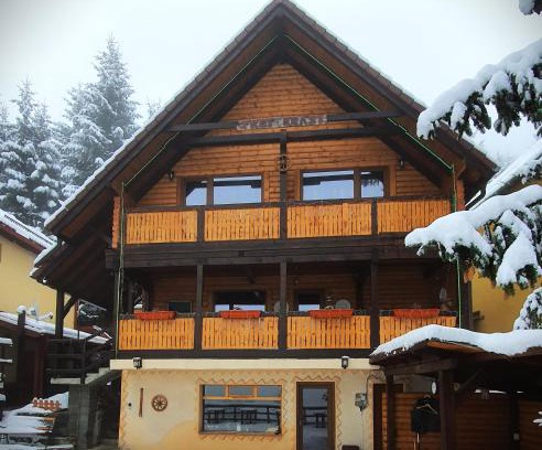 Rausor Cabin | Discover Cabana "Trei Brazi" Retezat: Beachfront Bliss Awaits