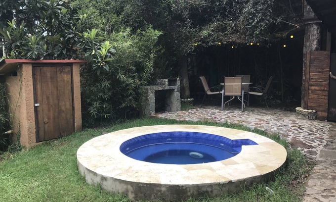Valle de Bravo Cabin | Relaxing Cabana with Jacuzzi Near Montealto Ecological Reserve