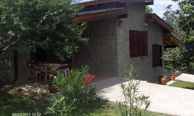 Santa Rosa de Calamuchita House | Pet-Friendly Retreat at Cabanas los Lirios - Rated 9.3/10