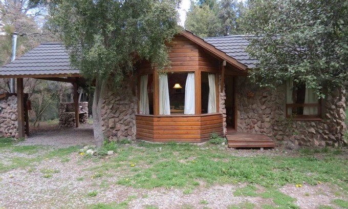 Villa Arelauquen House | Unforgettable Cabanas Duendes del Maiten with Spa & Pool