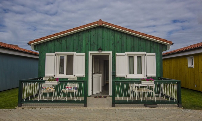 Malpica de Bergantinos Cabin | Discover Cabanas de Vendaval: Oceanfront Retreat with Spa
