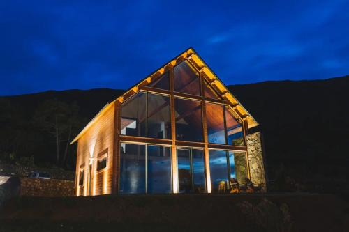 Sao Roque do Pico Ski Chalet | Family-Friendly Cabanas do Pico 2b - Highly Rated 4-Star Stay