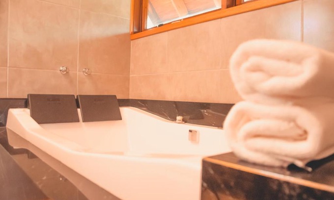 Bento Goncalves Ski Chalet | Enjoy a Serene Stay at Cabana Ouro do Vale - Nascer do Sol