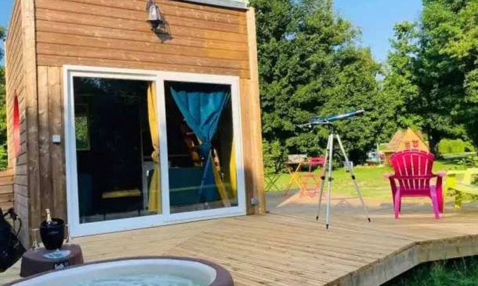 Bar-sur-Aube Cabin | Relax at Cabane with Pool and Spa Amenities for Families