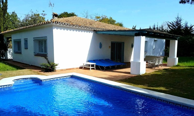 Urbanizacion Hacienda las Chapas Villa | Discover Cabane del Mar: Family-Friendly Retreat in Marbella