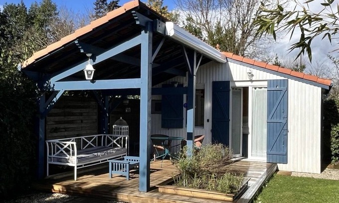 Andernos-les-Bains Cabin | Discover Cabane Edena: Garden, Bikes & Wifi Near the Beach