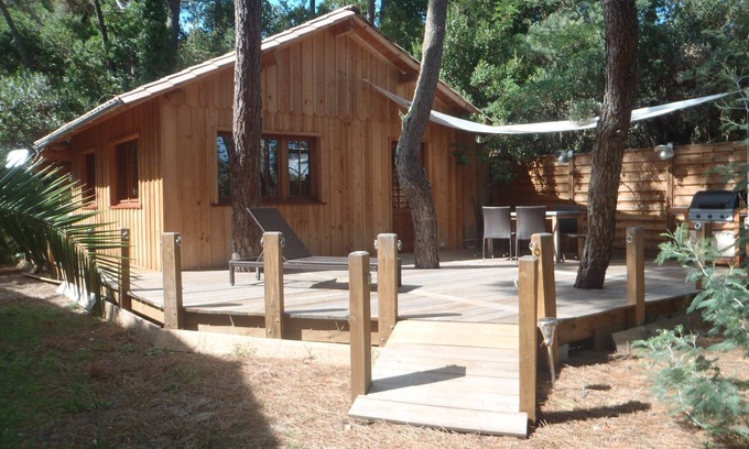 Cap-Ferret Cabin | Discover Cabane Ferret Capienne: Steps from Ocean Bliss