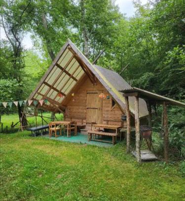 Saint-Victor-de-Morestel Other | Cabane insolite