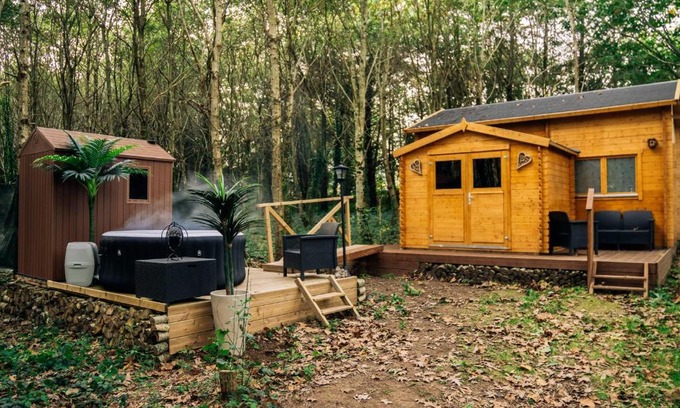 Saint-Evarzec Other | Unique Yavana Cabin with Escape Game & Hot Tub Retreat
