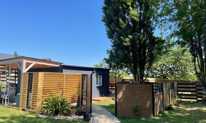 Saint-Julien-l'Ars Apartment | Tranquil Cabane Just 15 Minutes from Futuroscope