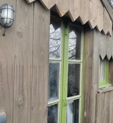 Argelliers Ski Chalet | Cozy Cabane Perchée de Lys: Pet-Friendly Retreat