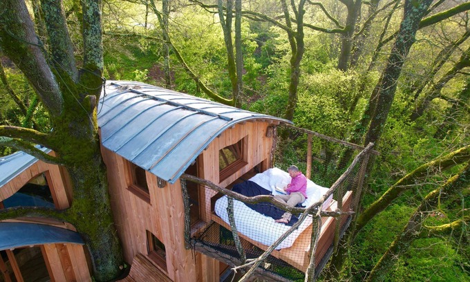 L'Isle-Bouzon Cabin | Enchanting Tree House with Sauna and Shared Natural Pool