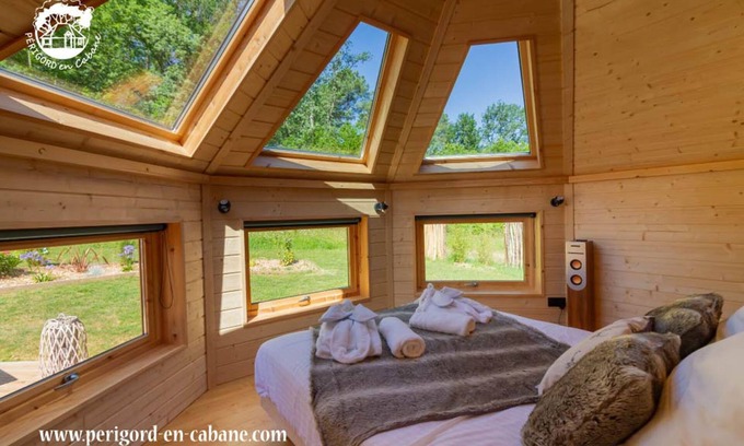 Soulaures Cabin | Unique Gite in Dordogne with Private Jacuzzi and Spa