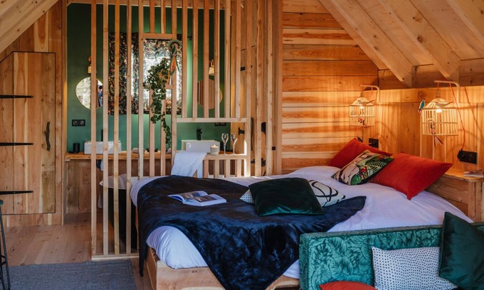 Gap Cabin | Explore Cabanes du Dauphiné - Frida with Norwegian Bath