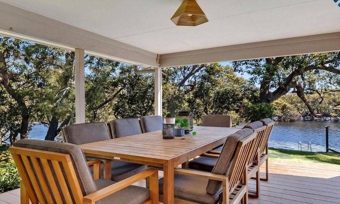 Currarong House | Experience Cabarita on the Creek: Oceanfront Family Retreat