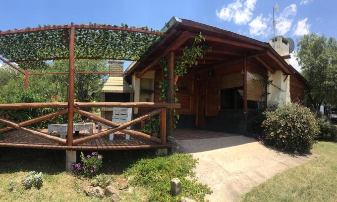 Villa Flor Serrana House | Discover Cabatanti: Family-Friendly Retreat with Pool Access
