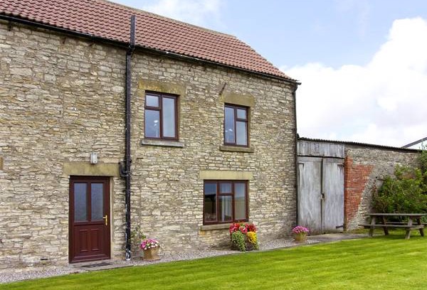 Scawton Cottage | Cozy 2-Bedroom Cottage with Kitchen & Pet-Friendly Amenities