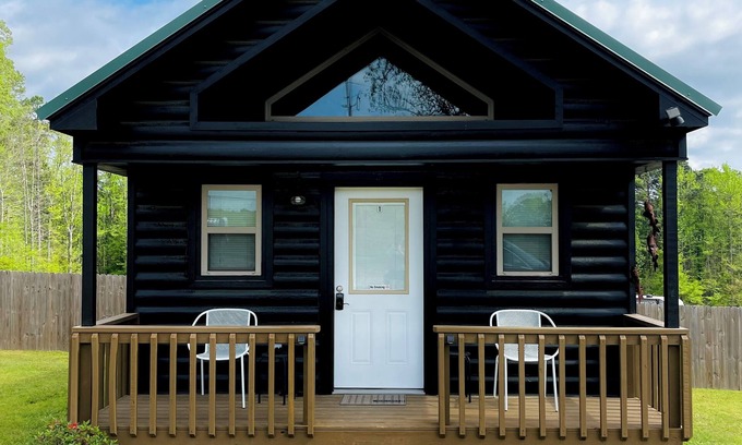 Bismarck Cabin | Pet-Friendly Cabin #1 near DeGray Lake with Pool Access
