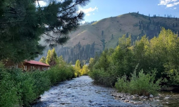 Lowman Cabin | Cozy Cabin 1 at Southfork Lodge - Perfect for Couples