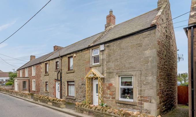 Chirnside Cottage | Cozy Cottage for 2: Pet-Friendly with Kitchen Amenities