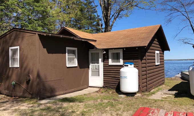 Carp Lake Cabin | Cozy Cabin #1 "Chickagami" with Lake View & Pool Access