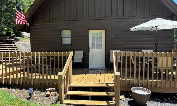 Clear Creek Cabin | Pet-Friendly 5-Star Cabin with Pool & Kid Amenities