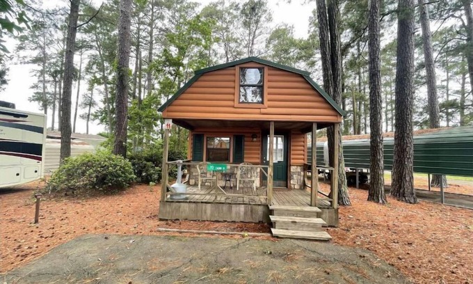 Negreet Cabin | Unwind at Cabin 11 in Tranquility Bay Resort with Pool