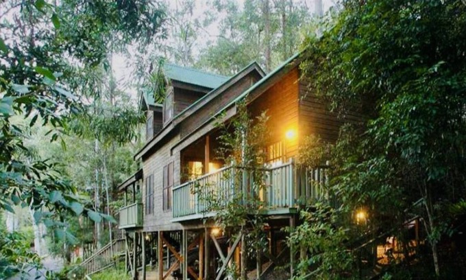 Salisbury Cabin | Cabin 14A Barrington Guest House
