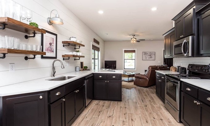 Bella Vista Cabin | Cozy Back 40 Bungalow: Sleeps 6, Pool & Family Friendly