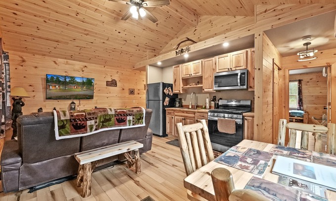 Atlanta Cabin | Family-Friendly Cabin#2 at Northern Comfort with Kitchen