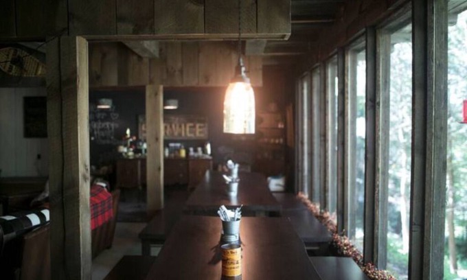 Waterbury Cabin | Cozy Cabin 2: Experience the Charm of an Austrian Chalet