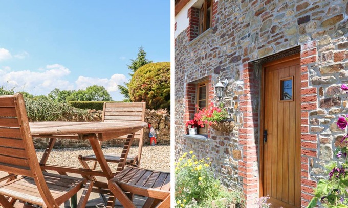 Torrington Cottage | Spacious 2-Bedroom Cottage with Kitchen for 4 Guests