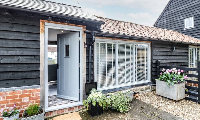 Bodenham Cottage | Pet-Friendly 2-Bedroom Cottage for Up to 4 Guests