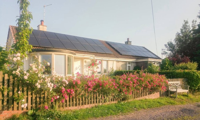 Gartmore Cottage | Lake View Cottage for 4 - Child Friendly & Top Rated