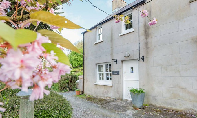 Cresswell Quay Cottage | Cabin ∙ 2 bedrooms ∙ 4 guests