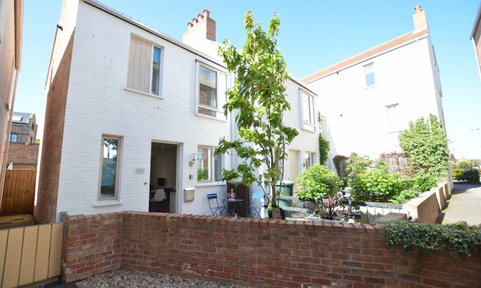Southwold Cottage | Cozy Oceanfront Cottage with 2 Bedrooms for Four Guests