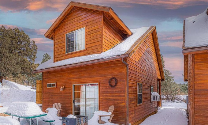 Christopher Creek Ski Chalet | Pet-Friendly Cabin #2 Elk Hallow with Game Room & Playground