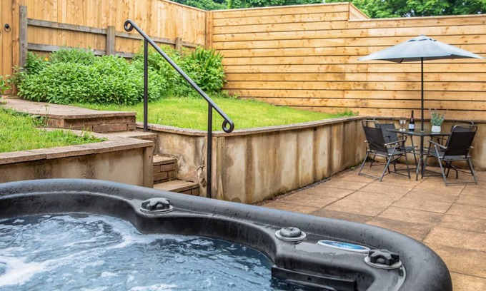 Consett Cottage | Cozy Cottage with 2 Bedrooms, Perfect for Families & Pets