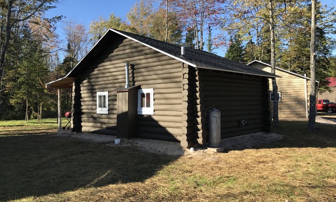 Moran Cabin | Cozy Cabin #2 by Brevort Lake with Kitchen & Breakfast