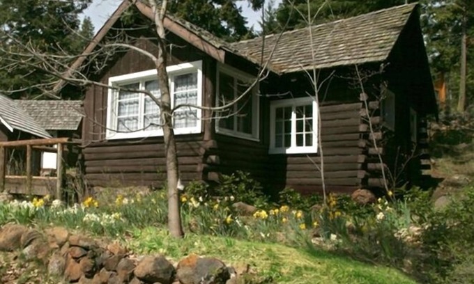 Klamath Lake Cabin | Relax in Cabin 2 on Klamath Lake - Rated 9.2/10!