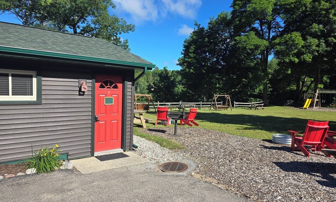 Lake Ann Cabin | Relaxing Cabin #2 at Sleeping Bear Resort with Spa & Ocean View