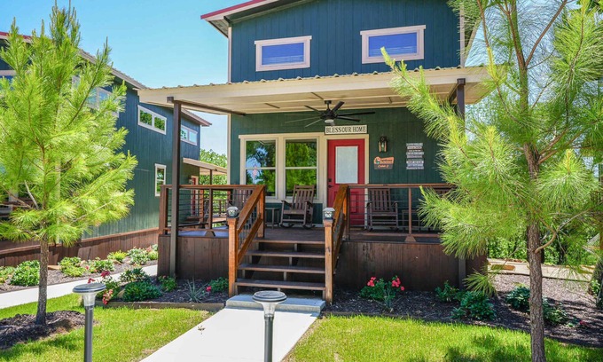 Bridgeport Cabin | Modern Lakeview Cabin with Hot Tub and Game Room
